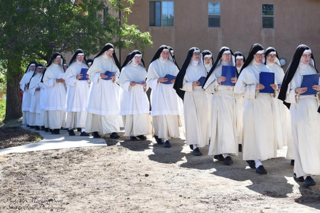 06b Procession